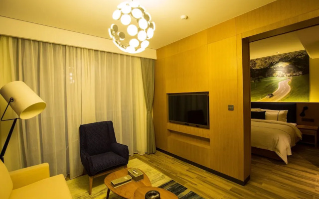 Spring Posh Roadsun International Hotel & Resort
