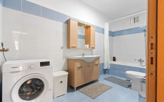 Nikiana Beach Modern Apartment