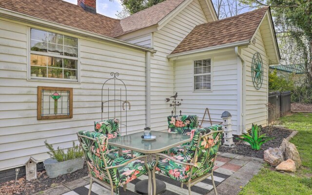 Stylish Woodfin Home w/ Backyard & Fire Pit