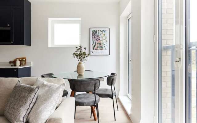 The Wembley Park Wonder - Charming 2bdr Flat With Balcony