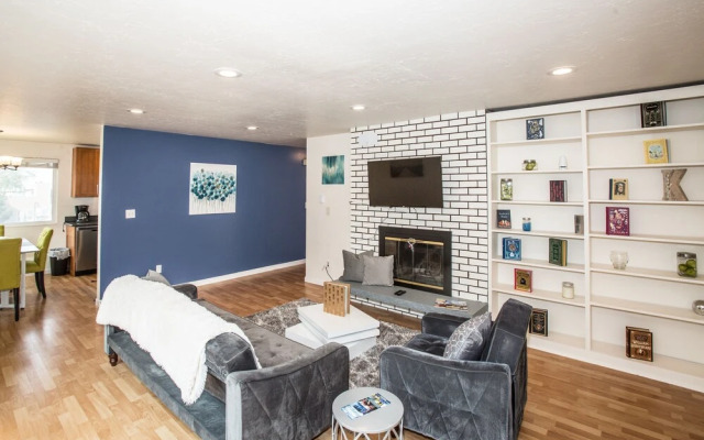 Crockett Rocket - Heart of Seattle - Sleeps 12