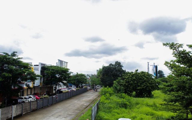 Homey and Simply Furnished Studio Apartment at 19 Avenue