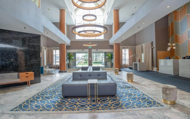 Stage West All-Suite Hotel & Theatre Restaurant