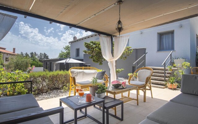 Holiday Home in Liznjan With Private Pool