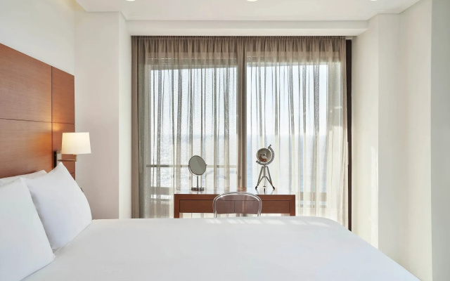 Bellevue On The Beach Suites