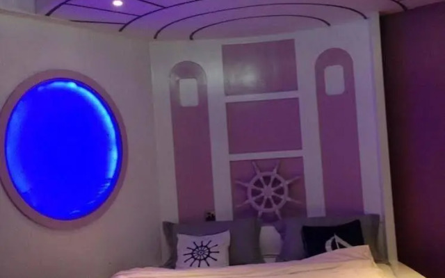 Fenghuang River Bank Hotel