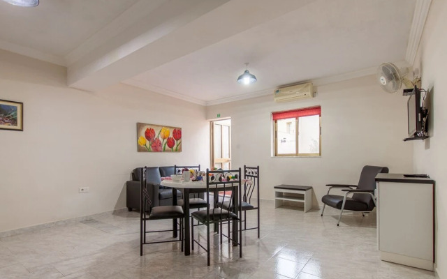 Pool and Sea, charming Merill Apart 3