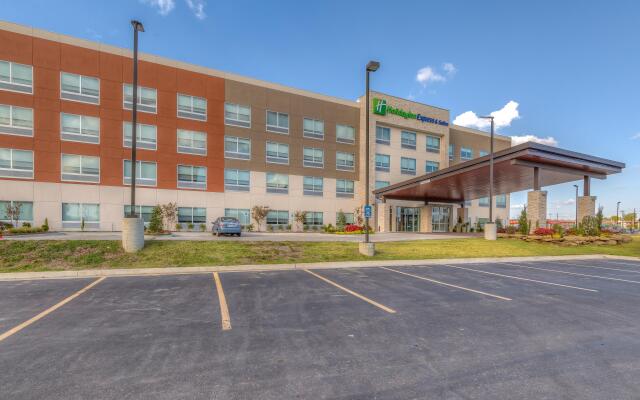 Holiday Inn Express & Suites Tulsa Midtown, an IHG Hotel