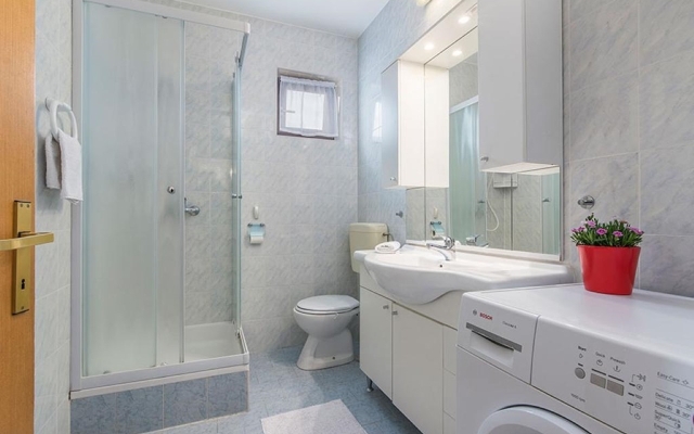 Apartment Neva - great location: A3 prvi kat do ulice  Novigrad, Istria