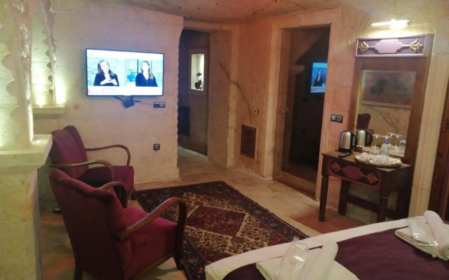 Solo Cave Suites