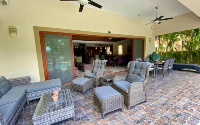 Casa Arnold - Luxurious 4 bedroom villa with pool