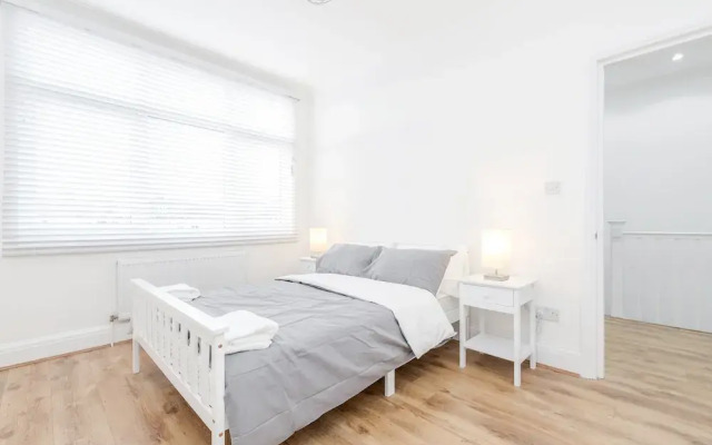 Modern & Spacious 3BR Terraced House