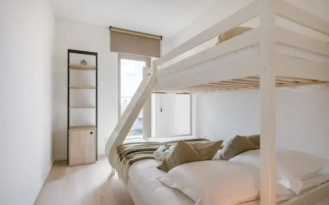 Modern Apartment With Sunny and Large Terrace