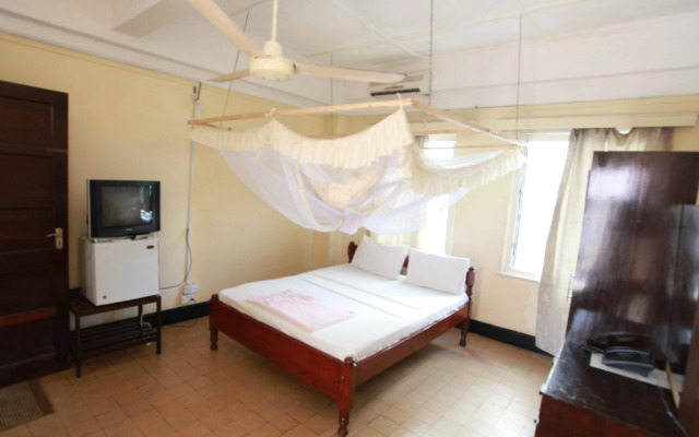 New Palm Tree Hotel