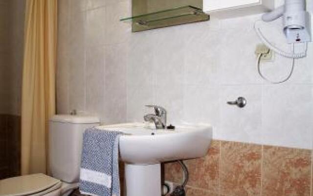 Helen Apartments & Studios