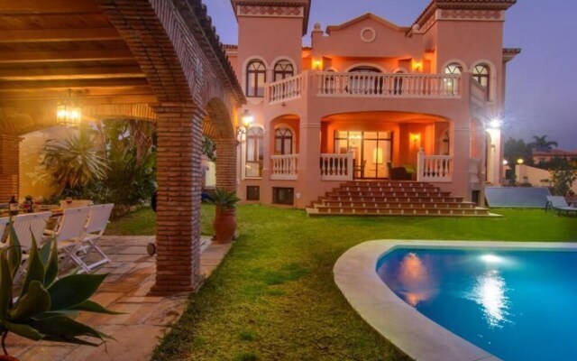 Twelve guest 6bedrooms Villa Montecarlo
