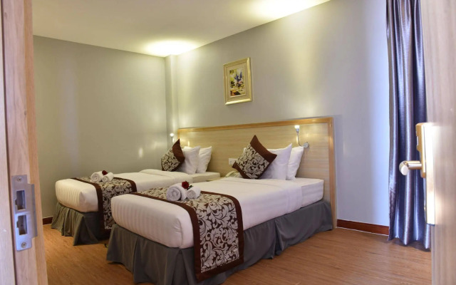 Paragon Central Hotel & Sky Bar