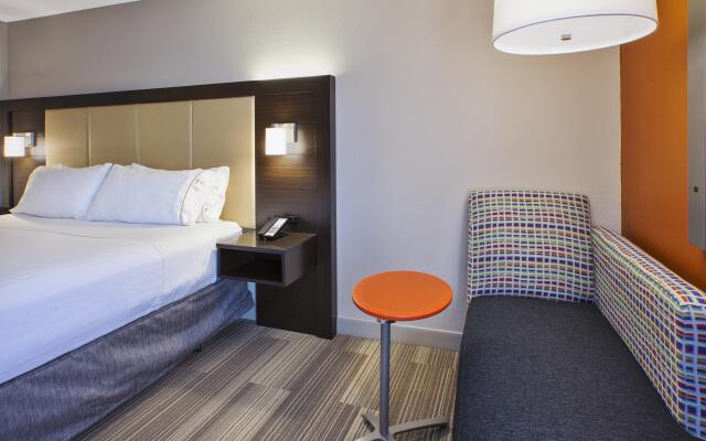 Holiday Inn Express Hotel & Suites Chicago-Midway Airport, an IHG Hotel