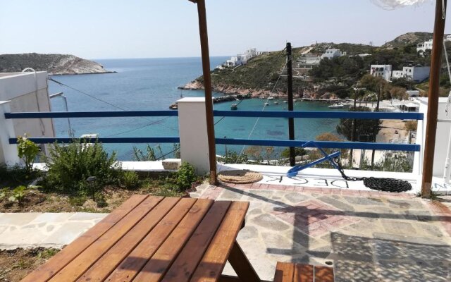 Deck2 Syros Premium Apartments