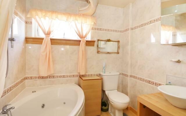 2 Craigarbel Crescent, Montrose