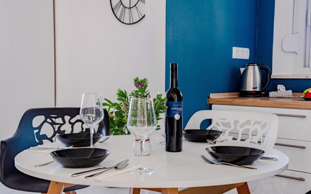 Beautiful Apartment in Prigradica With Wifi