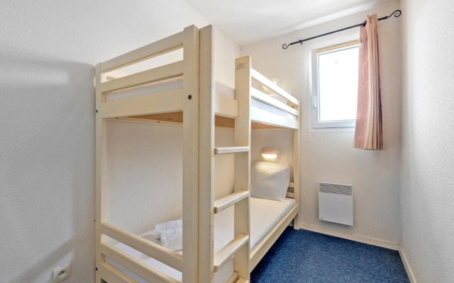 Flat by Pointe St-mathieu