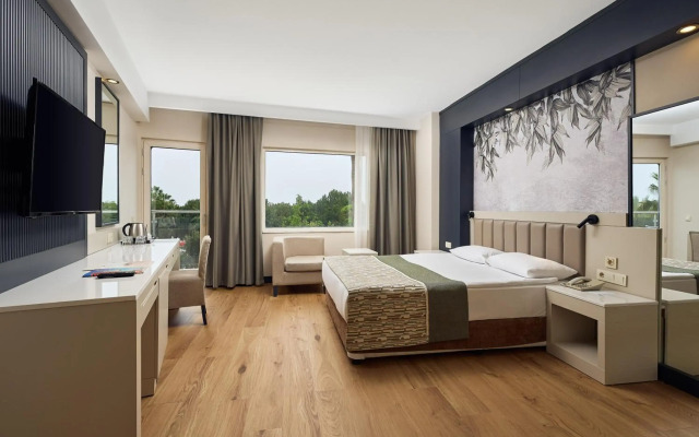 Seaden Sea World Resort & Spa