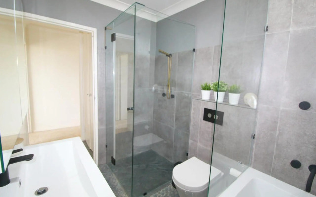 Main Stay 8, 1 Main Street