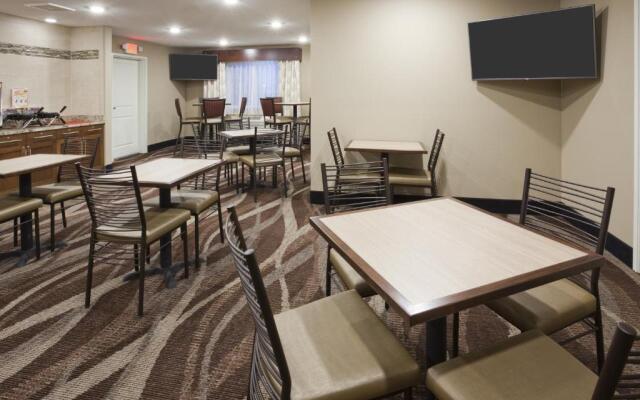 Gateway Park Hotel and Suites