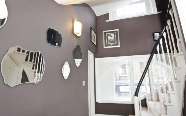 Flat 1 Blue Bridge Court