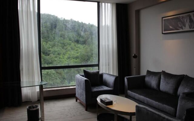 Xianning Youth Theme Hotel