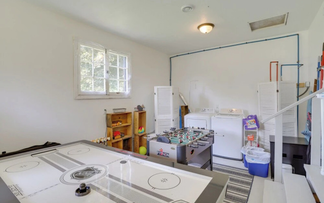 South Haven Farmhouse w/ Fire Pit, 4 Mi to Beach!