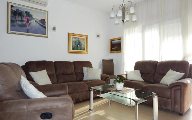Apartments by the sea Duce, Omis - 946
