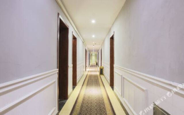 Home Inn Huayi Collection Hotel (724 Factory)