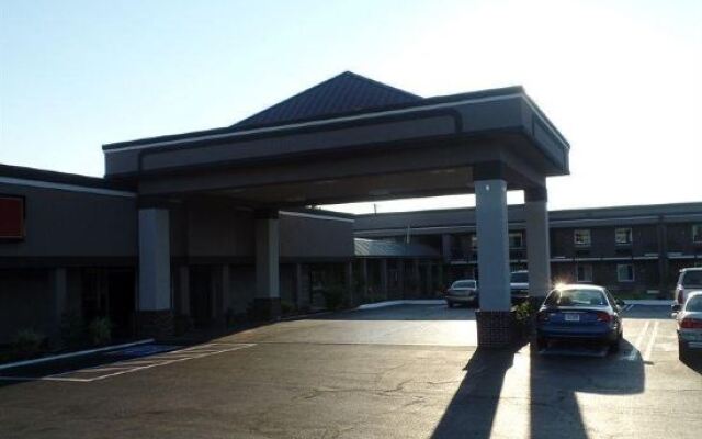 Clarion Inn & Suites Russellville I40