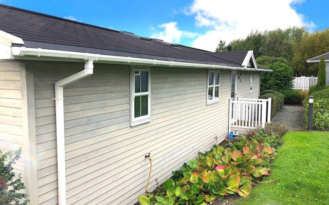 Holiday Lettings Beech Lodge - Stunning 6-bed King