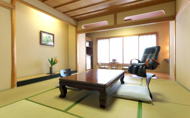 Yuraku Hotel
