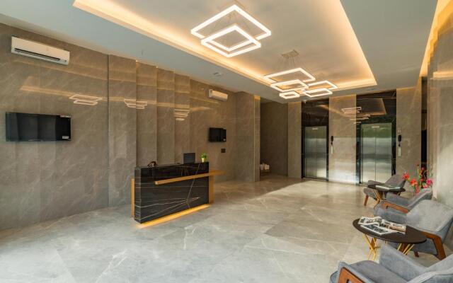 AR Suites Jewels Royale