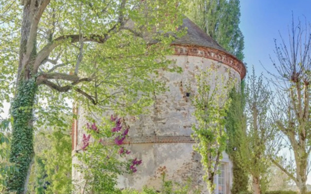Chateau de la Cour Senlisse