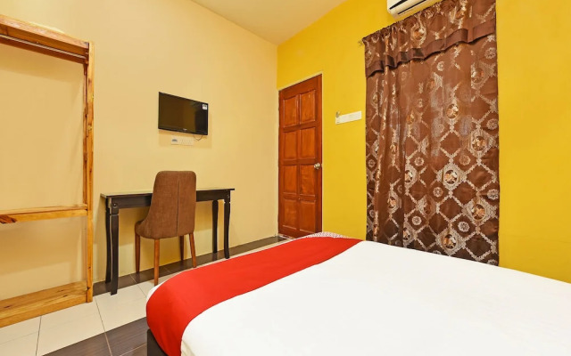 OYO 90561 Awan Biru Motel