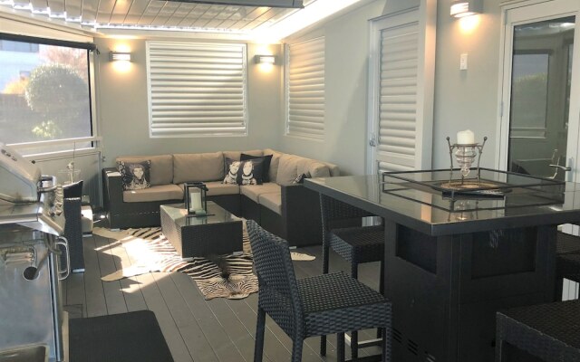 Ultimate Luxury on Lake Terrace