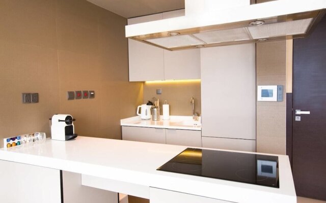 Newly Designed Apartment Walk to the Beach