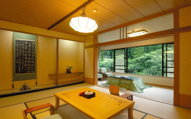 Minakamisanso
