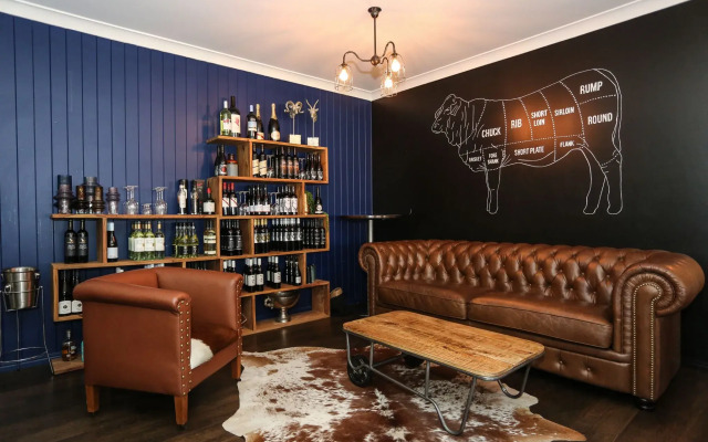 Clermont Country Motor Inn