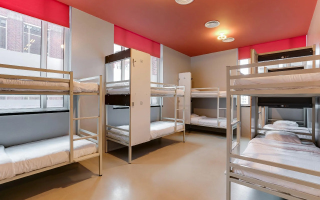 ClinkNOORD - Hostel