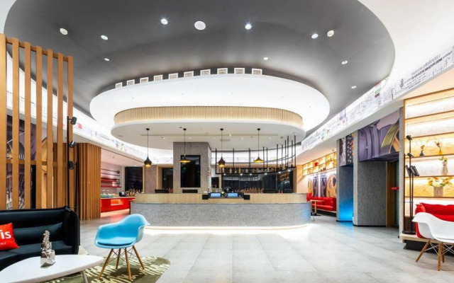 Ibis Hotel (Xianyang Qidi Science and Technology Park Baimahe Metro Station)