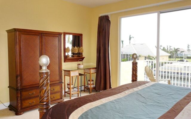 Large Waterfront Home With All-day sun on Pool