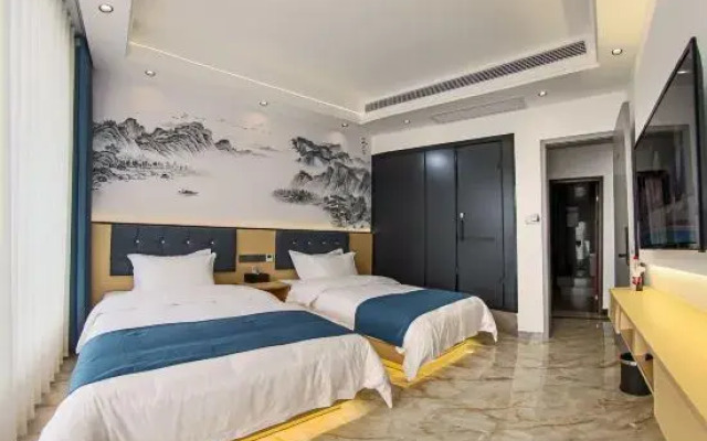 Phoenix Lingfeng Courtyard Homestay