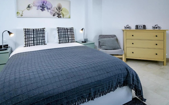 LL- Cozy apartment just next to the beach