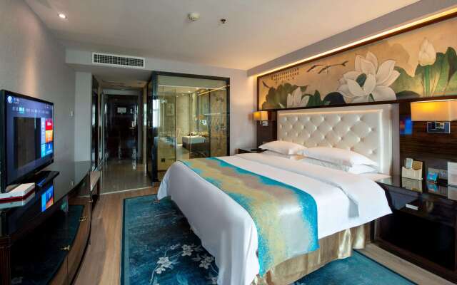 Ramada by Wyndham Encore Kaili West